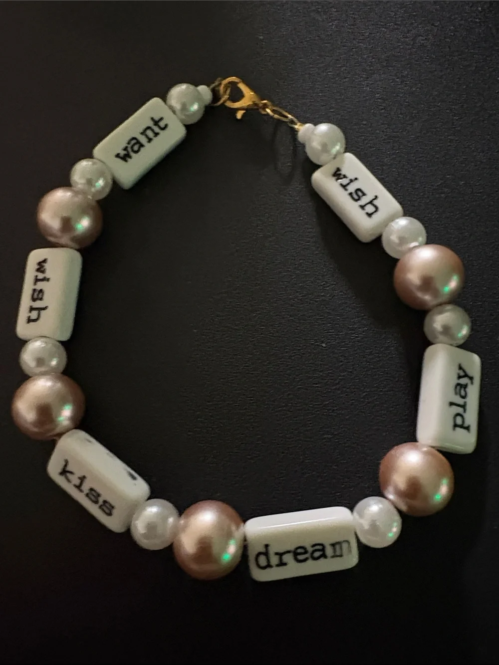 Pearl & Word-Bead Bracelet with 'Wish' and 'Kiss' - Pink Pearlescent